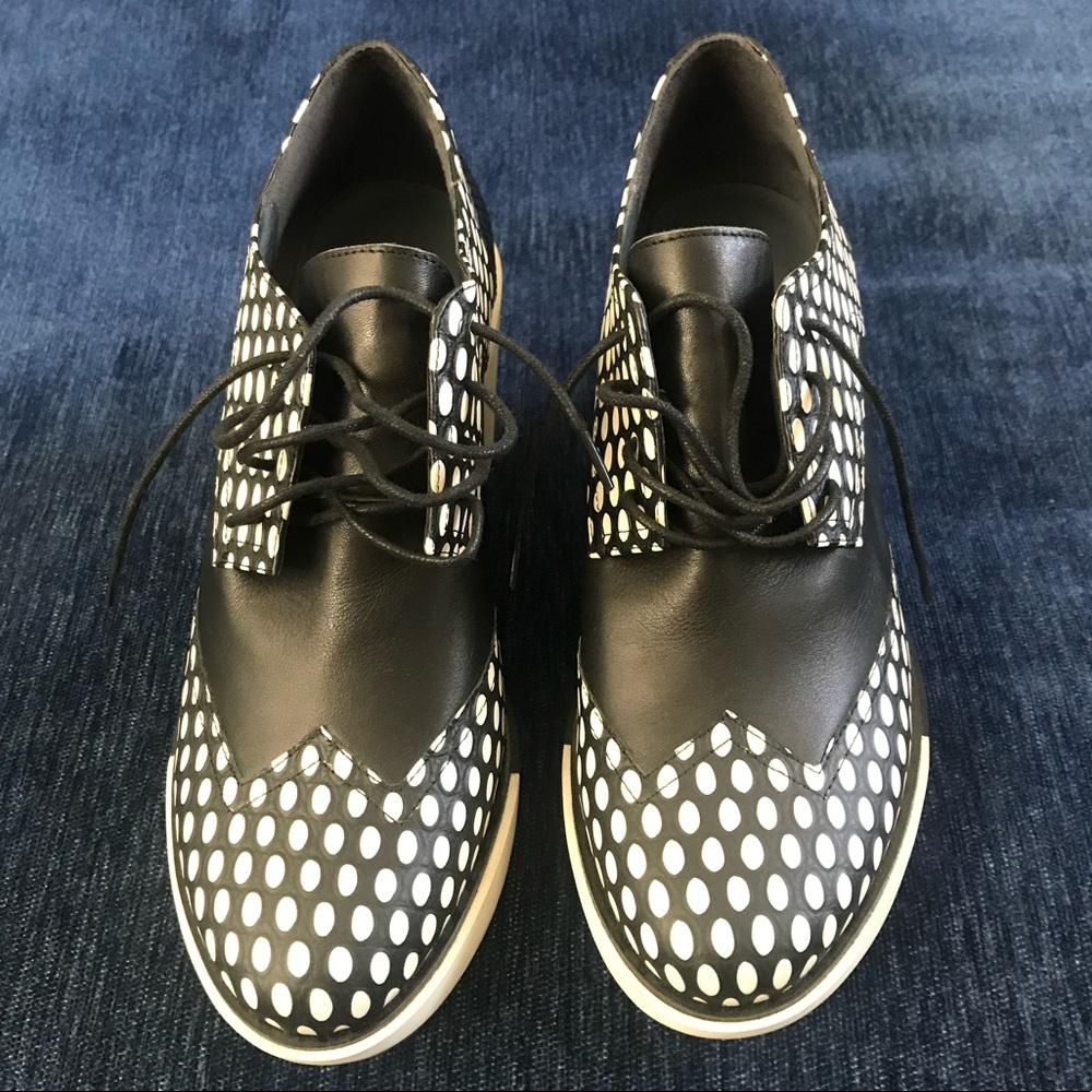 Black and White Color Block Wedges - Picture 4 of 4